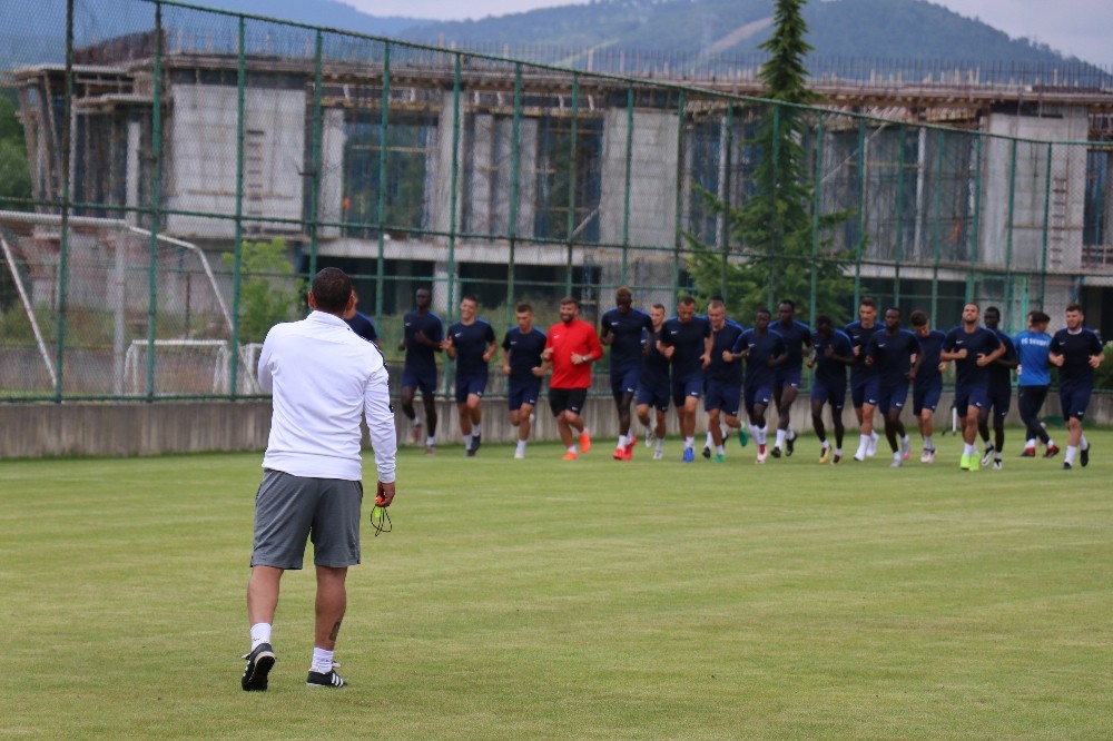 Shkupi Teknik Direktörü Ümit Karan, kamp için Bolu’da 