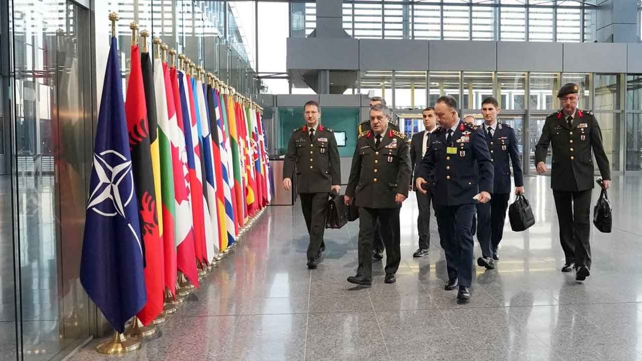 Siber Vatan’da gövde gösterisi! Genelkurmay Başkanı Orgeneral Bayraktaroğlu NATO tatbikatında!
