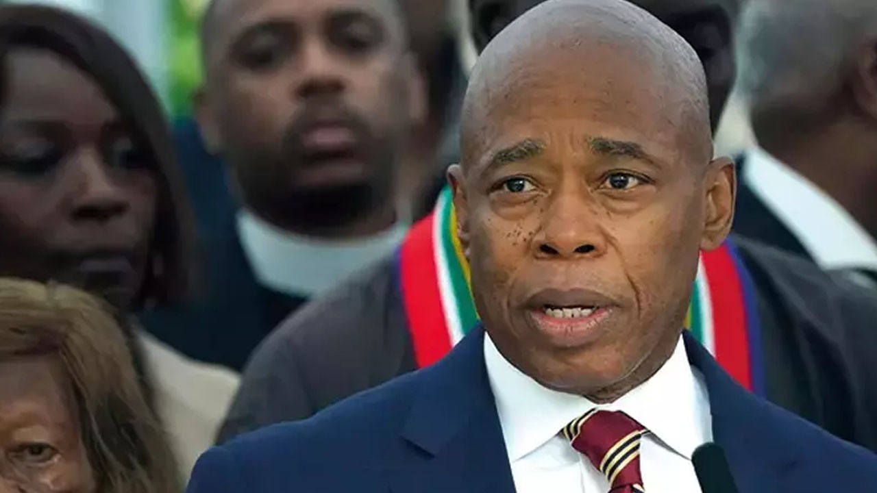 Sıcak gelişme: New York Belediye Başkanı Eric Adams için 57 sayfalık iddianame hazırlandı!