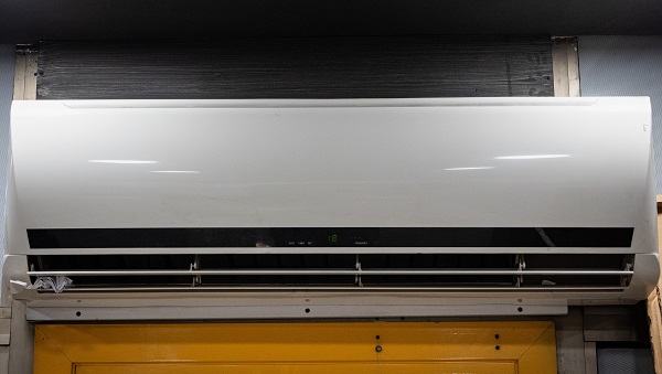 Sıcak hava esnafın yüzünü güldürdü