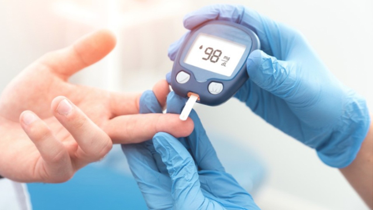 Sıcak havalarda diyabet hastalarına sıvı uyarısı!