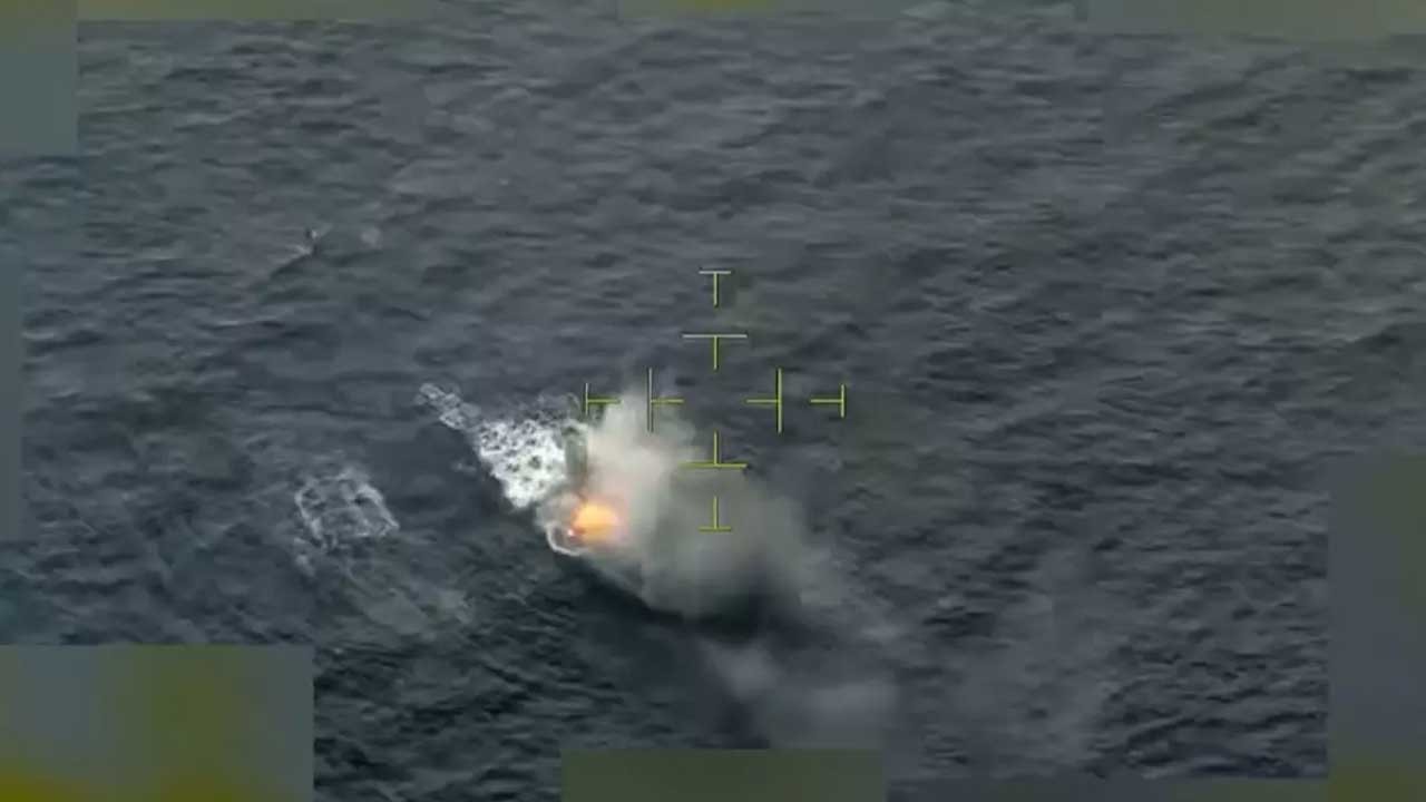 Sıcak saatler! ABD, bir gemiyi vurdu