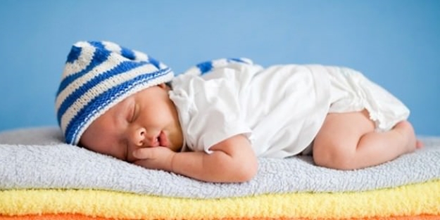 Sıcak yaz günlerinde bebek bakımı tüyoları