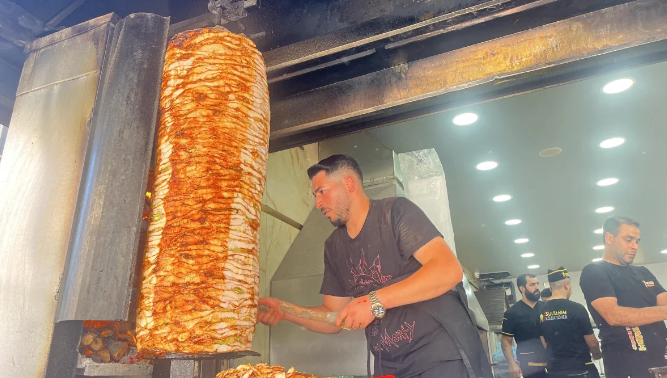 Sıcaklık 40 derece üzeri! Diyarbakır Yanıyor Döner ustasından sıcağa karşı kesin çözüm