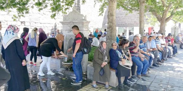 Sıcaklık 41 dereceyi gördü, vatandaşlar oraya akın etti