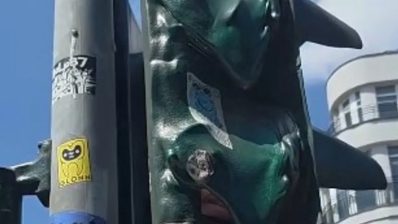 Sıcaklıklar sebebiyle trafik ışıkları eridi