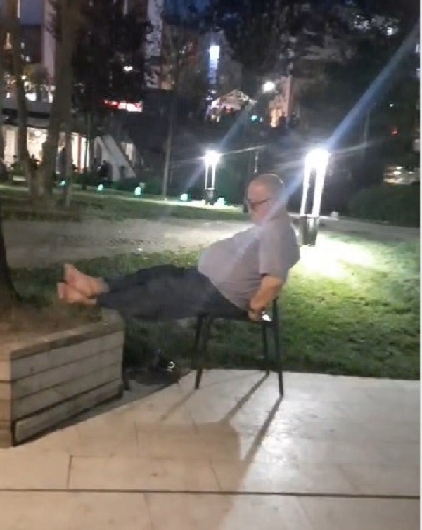 Sıcaktan bunalan vatandaş bakın çareyi nasıl buldu!