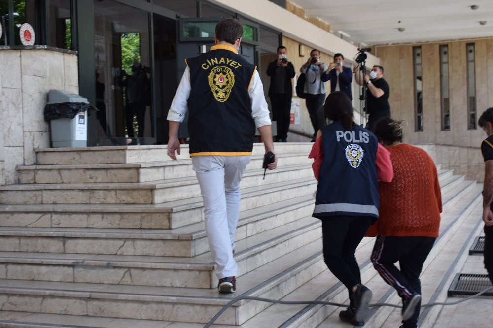 Şiddet gördüğü kocasını bıçaklayarak öldürdü 
