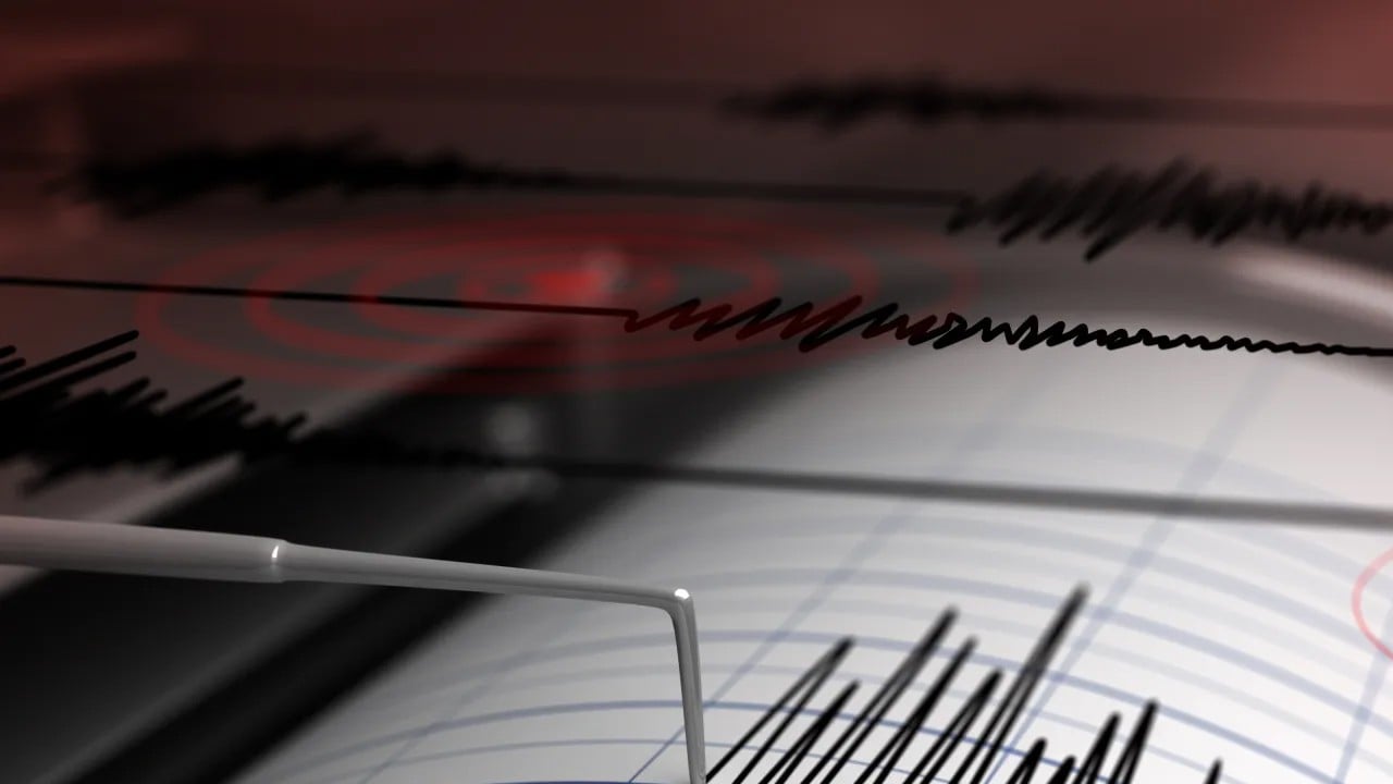 Şiddetli deprem sonrası Japonya'da yol çöktü... Şoktalar