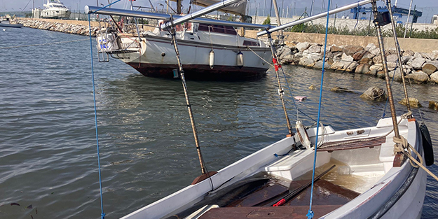 Şiddetli fırtına tekneleri sürükledi, istinat duvarını yıktı