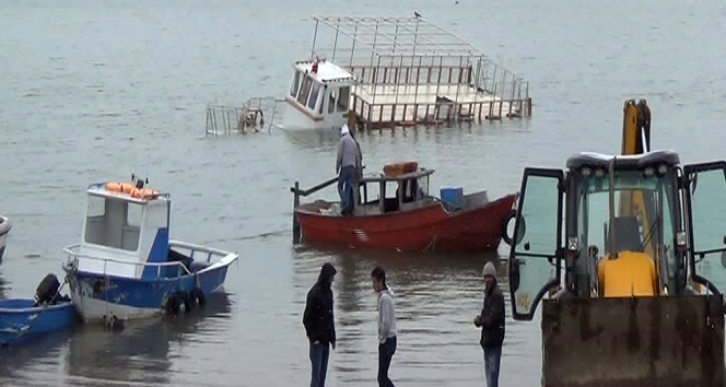 Şiddetli fırtına tekneyi batırdı