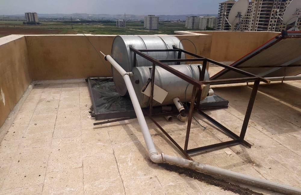 Şiddetli rüzgar güneş enerjisi panellerini devirdi 