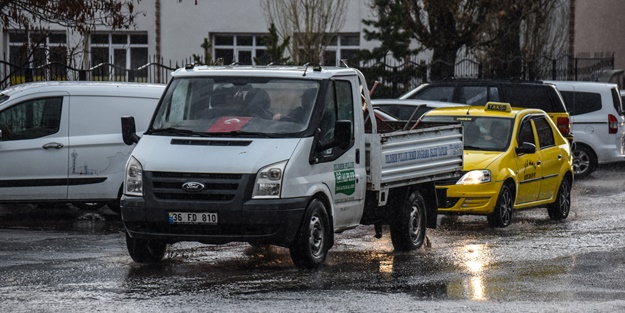 Şiddetli sağanak zor anlar yaşattı