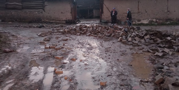 Şiddetli yağış 7 köyde sele neden oldu