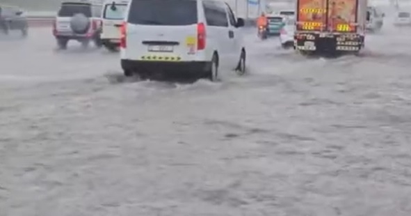 Şiddetli yağış hayatı felç etti