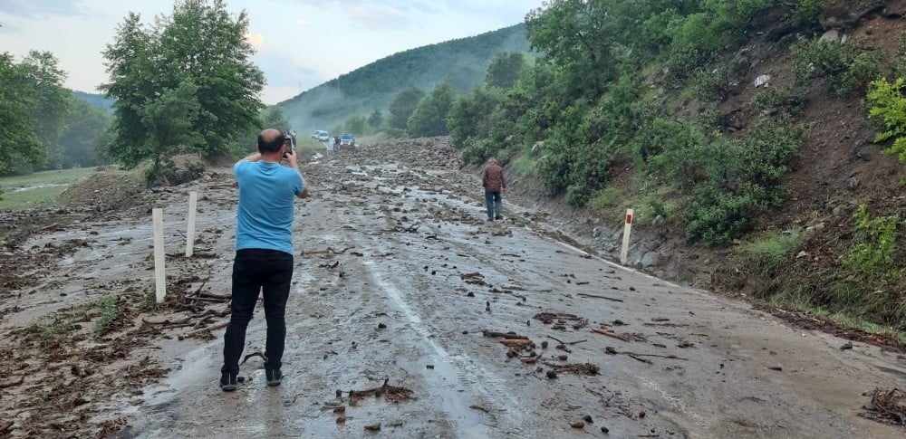 Şiddetli yağış nedeniyle Dağardı yolu kapandı 
