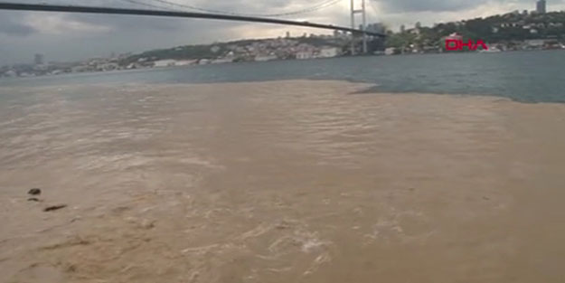 İstanbul Boğazı'na çamur aktı