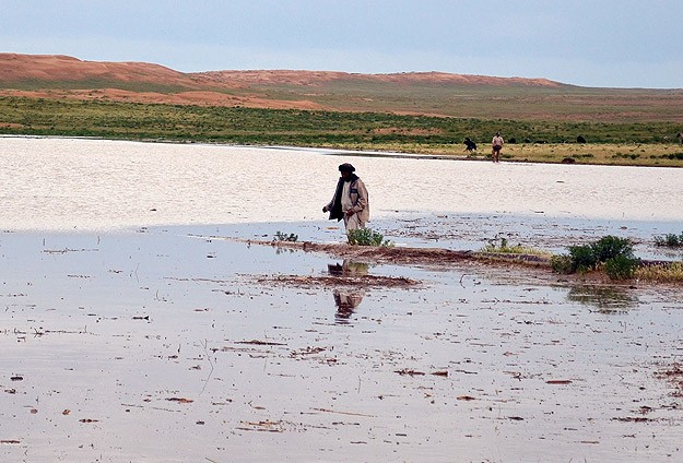 Şiddetli yağış su baskınlarına yol açtı