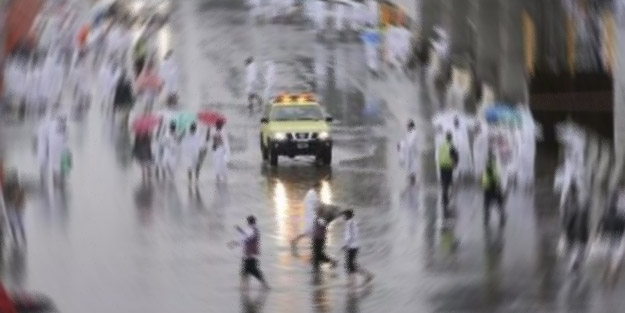 Şiddetli yağışlar Suudi Arabistan'da 7 can aldı