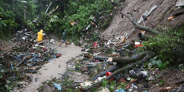 Şiddetli yağışlardan binlerce kişi etkilendi