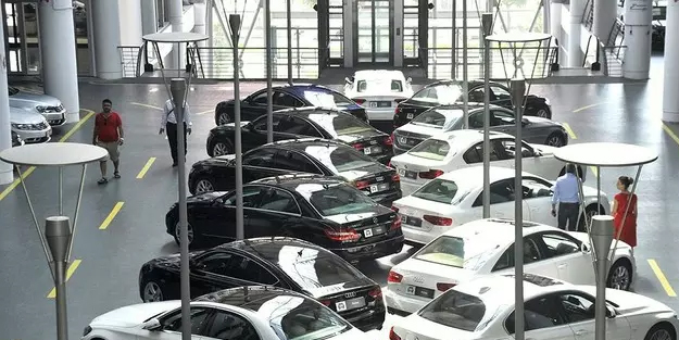 Sıfır araç alacaklar aman dikkat: Araç alımında herkes şokta! Yeni zam sonrası bile bayilere yeni araç geliyor