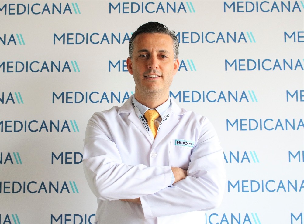 Sigara akciğere hasar verdiği kadar ses tellerini de etkiliyor 