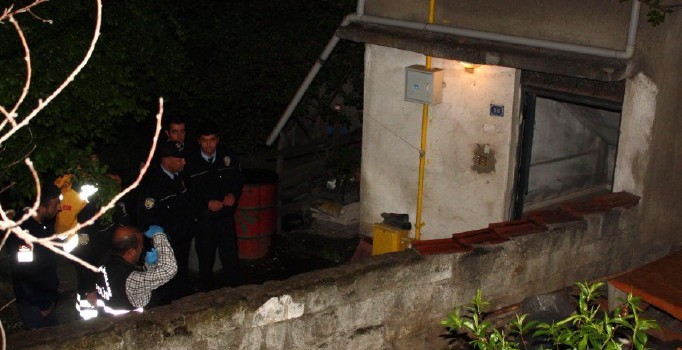 Sigara içmek için çıktığı balkonda ölü bulundu