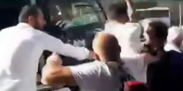 'Sigara içmeyin' uyarısı yapmıştı! Metrobüs durağında birbirlerine girdiler