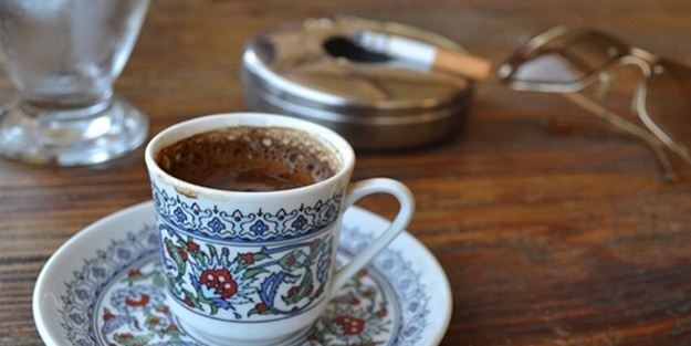 Sigara ile çayı birlikte tüketerek kanser riskini ikiye katlamayın