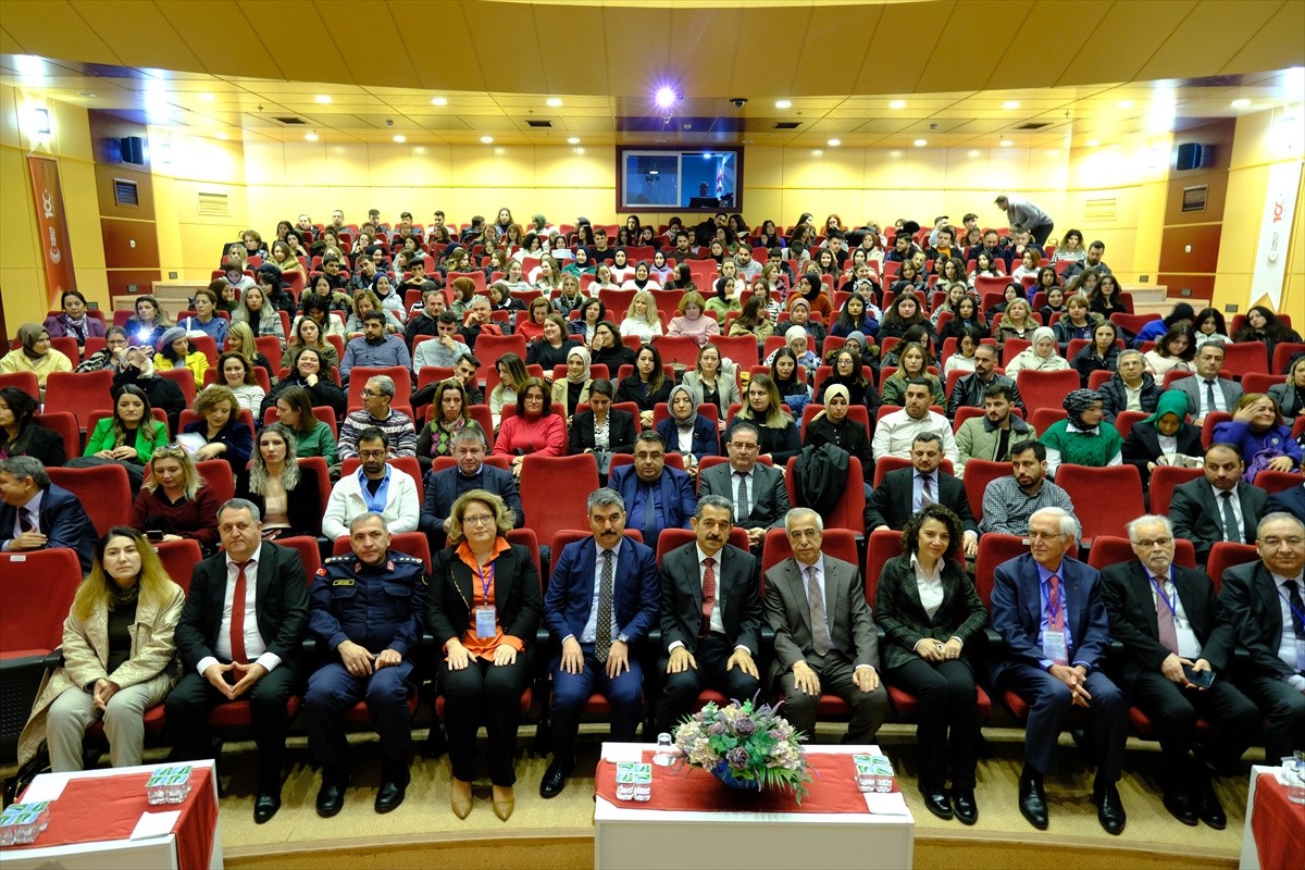 'Sigaranın zararları' panelinde şok eden görüntü! Siz şaka mısınız ya! Böylesi ancak Türkiye’de olur