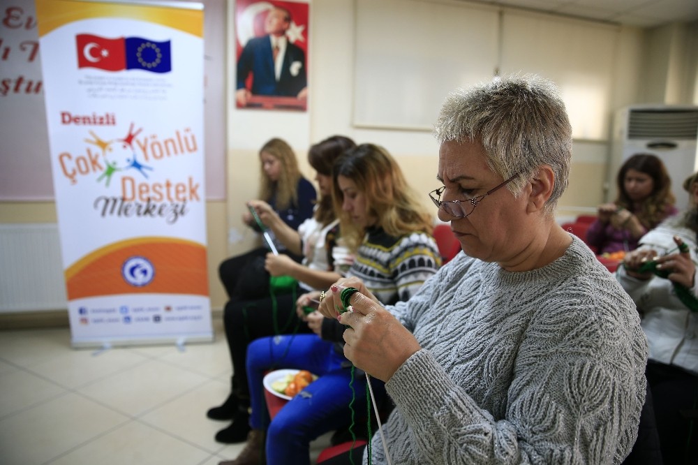 Sığınmacı kadınlar depremzedeler için kolları sıvadı 