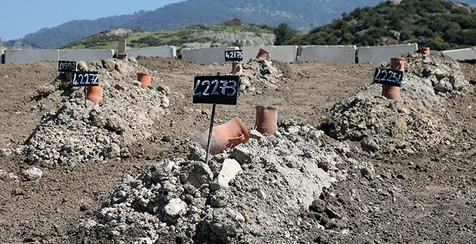 Sığınmacılar için Doğançay'da kimsesizler mezarlığı