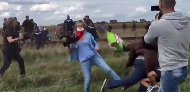 Sığınmacılara tekme atan kameraman yargılanacak