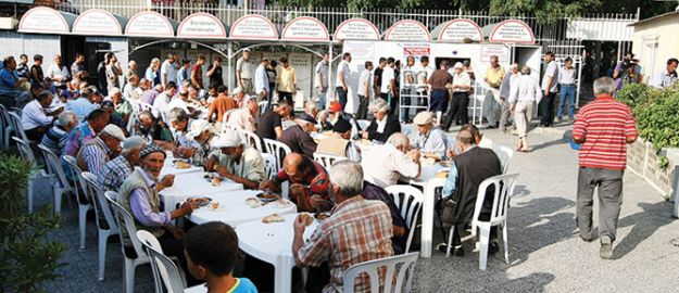 Sığınmacılara sıcak yemek