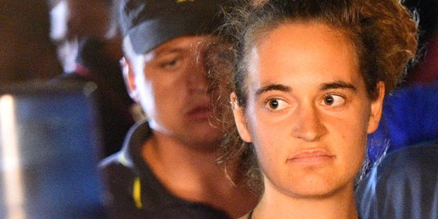 Sığınmacıları kurtaran kaptan kendisini hedef gösteren İtalyan bakan için harekete geçti