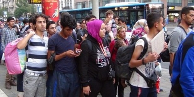 Sığınmacıların kapılarına işaret koydular