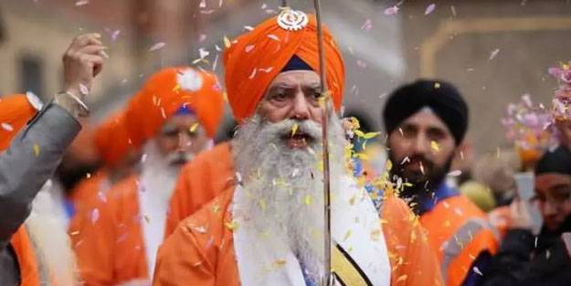 Sihizme saygısızlık nedeniyle 2 kişiyi döverek öldürdüler