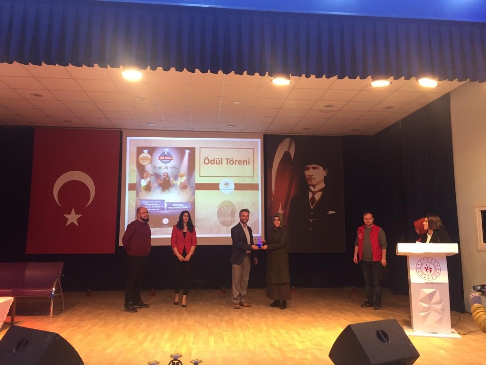 Şiir yarışması duygulandırdı 