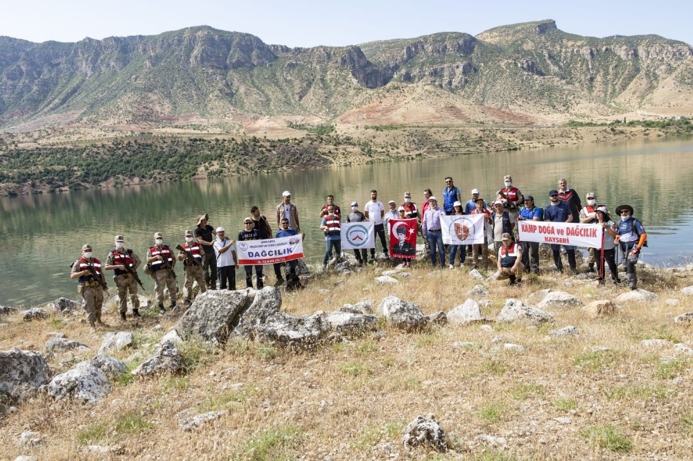 Siirt Akabe Yolunda doğa yürüyüşü yapıldı 