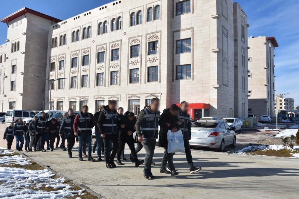 Siirt merkezli 4 ilde oto hırsızlığı operasyonu: 9 gözaltı 