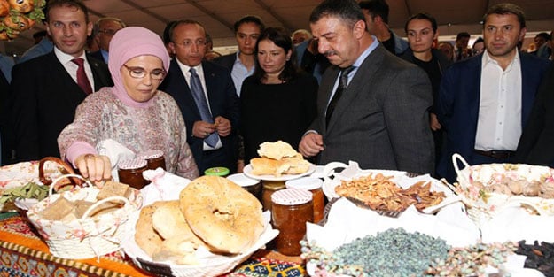 Siirt’in yöresel ürünler fuarının açılışını Emine Erdoğan yaptı