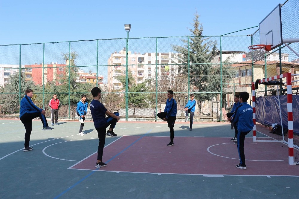 Siirtli sporcular futsalda bölge şampiyonu oldu 