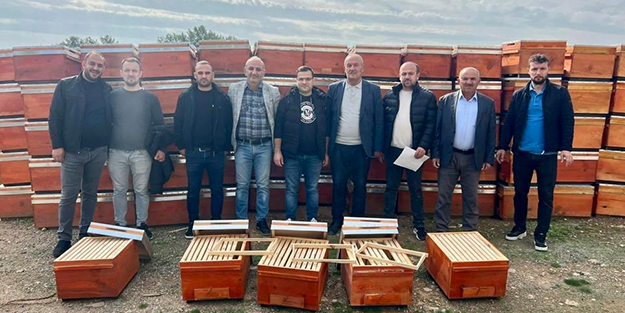 Siirt'te 100 arıcı aileye 3 bin arı kovanı dağıtıldı