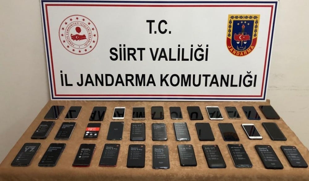 Siirt’te 34 adet kaçak cep telefonu ele geçirildi 