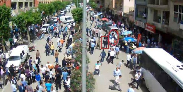 AK Parti'lilere yapılan saldırı kamerada!