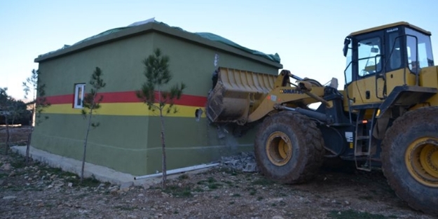 Asker PKK'ya ait o yeri yerle bir etti!