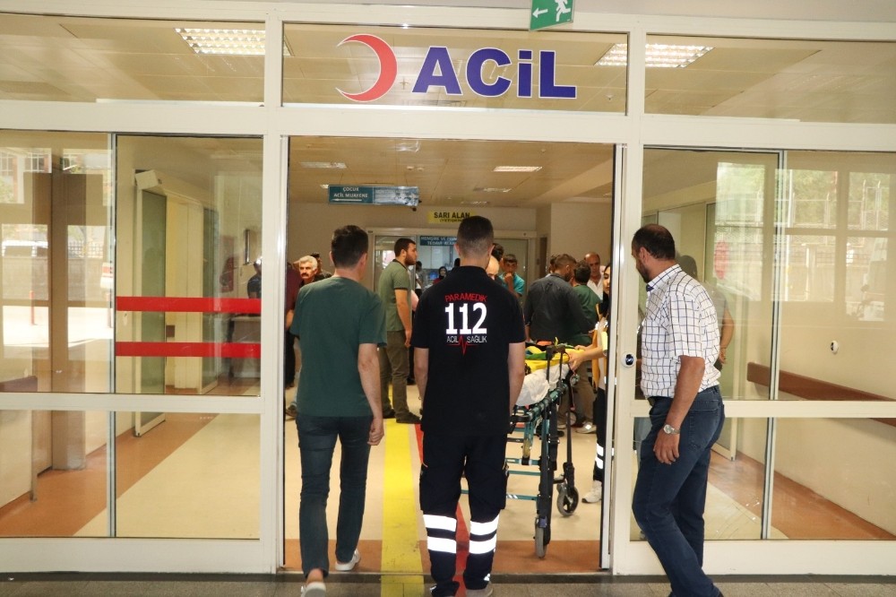 Siirt’te balkondan düşen çocuk ağır yaralandı 