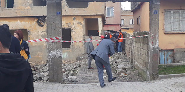 Siirt'te bina çöktü: Yaralılar var!