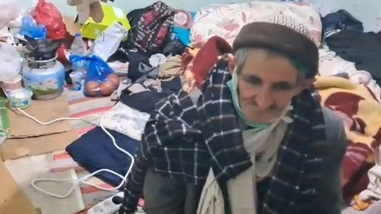 Siirt’te çöp yığınına dönüşen yaşlı çiftin evi hayırseverlerin desteğiyle yenilendi