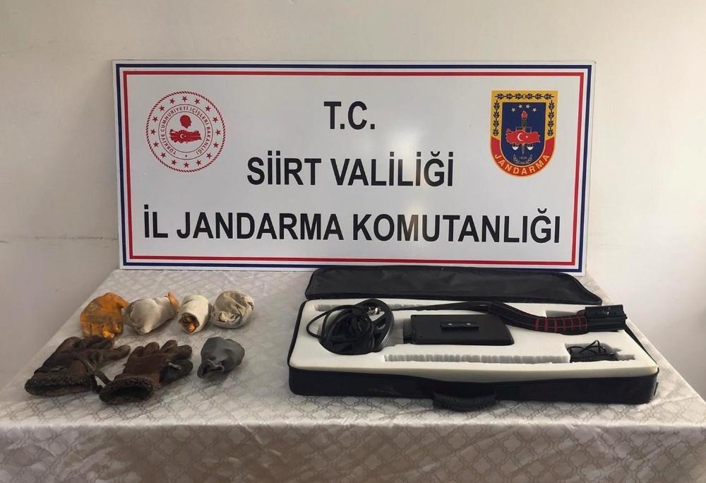 Siirt’te define ararken suçüstü yakalandılar 